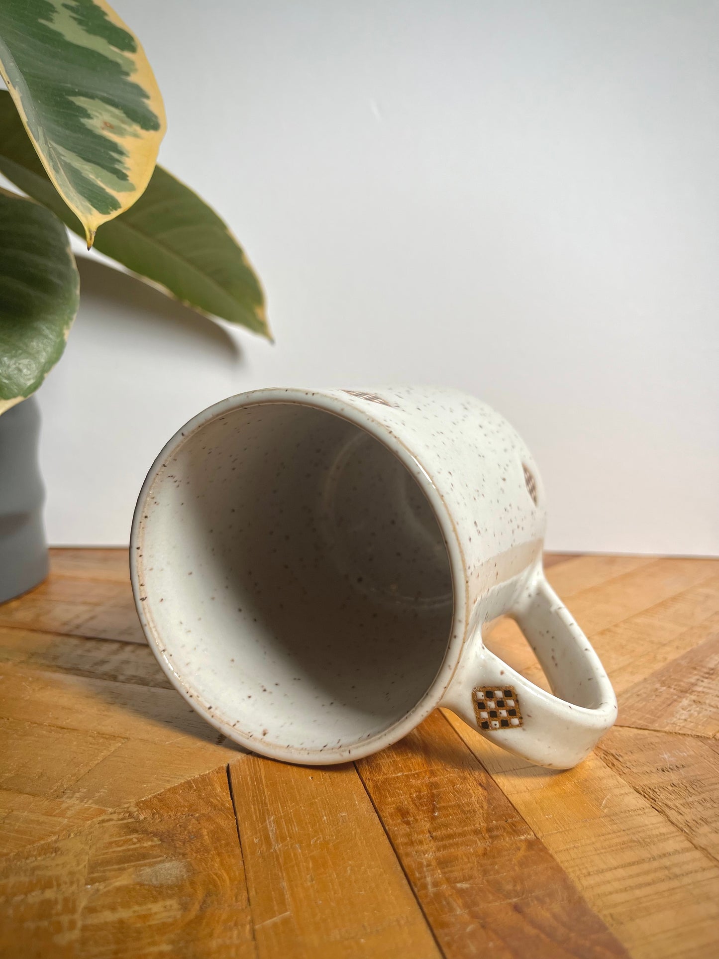 Right-handed Victorian Style Tile Mug